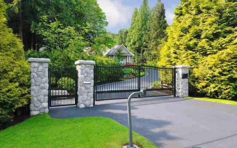 Choosing the Perfect Residential Gate: A Guide to Enhancing Security and Curb Appeal